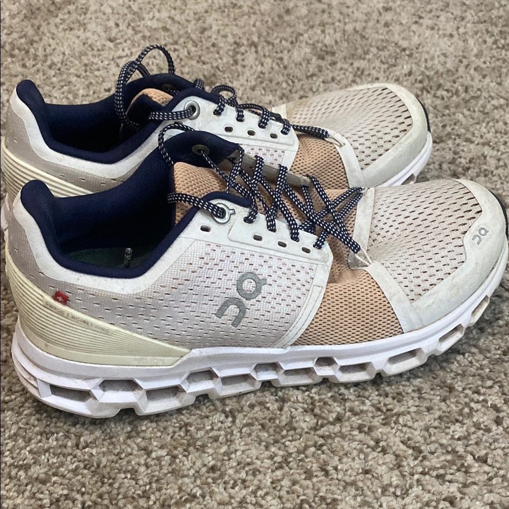 On Running Womens size 7 Cloudstratus Shoes - White and Beige